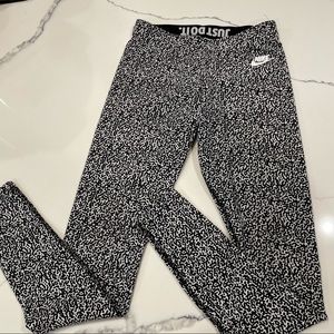 Printed Nike Size Small Leggings / Tights